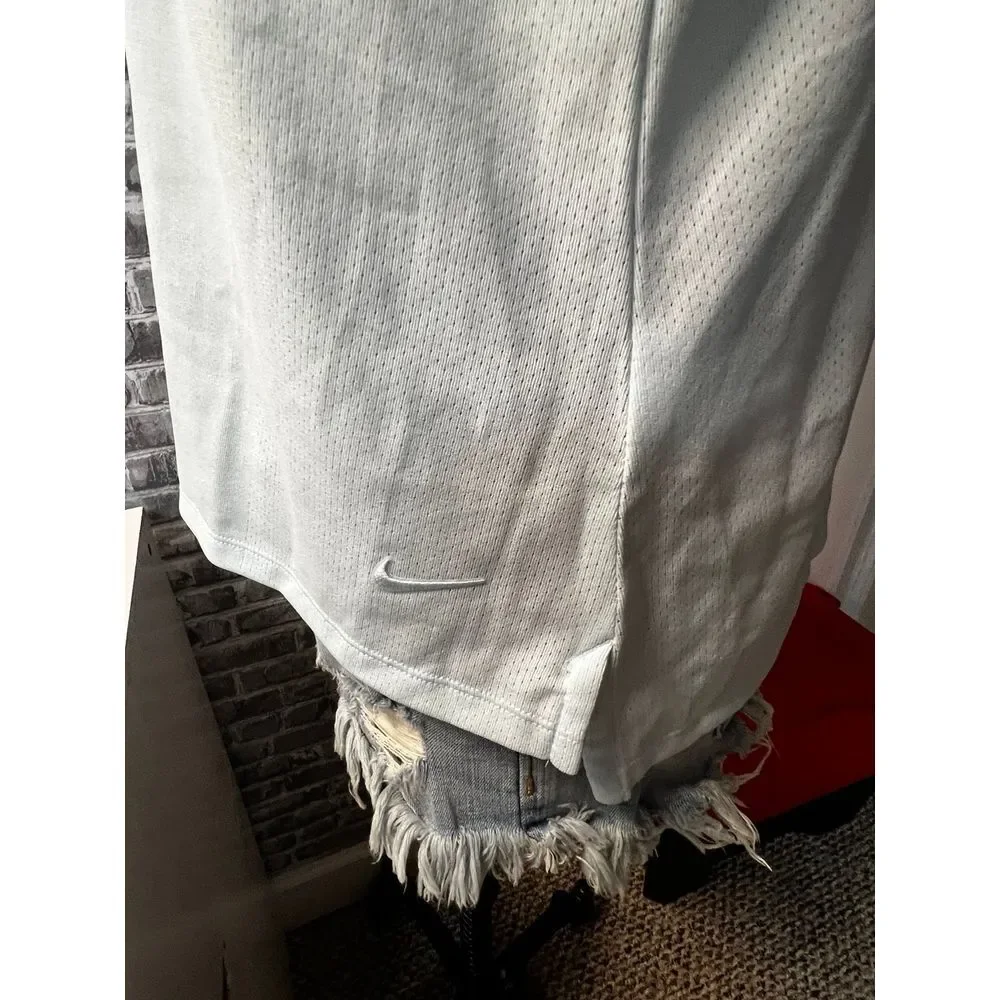 NWT woman's‎ nike shirt